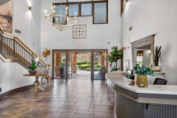15_475_Jacks_Canyon_Rd_Sedona_AZ_86351-Foyer-227465_HDR-1049